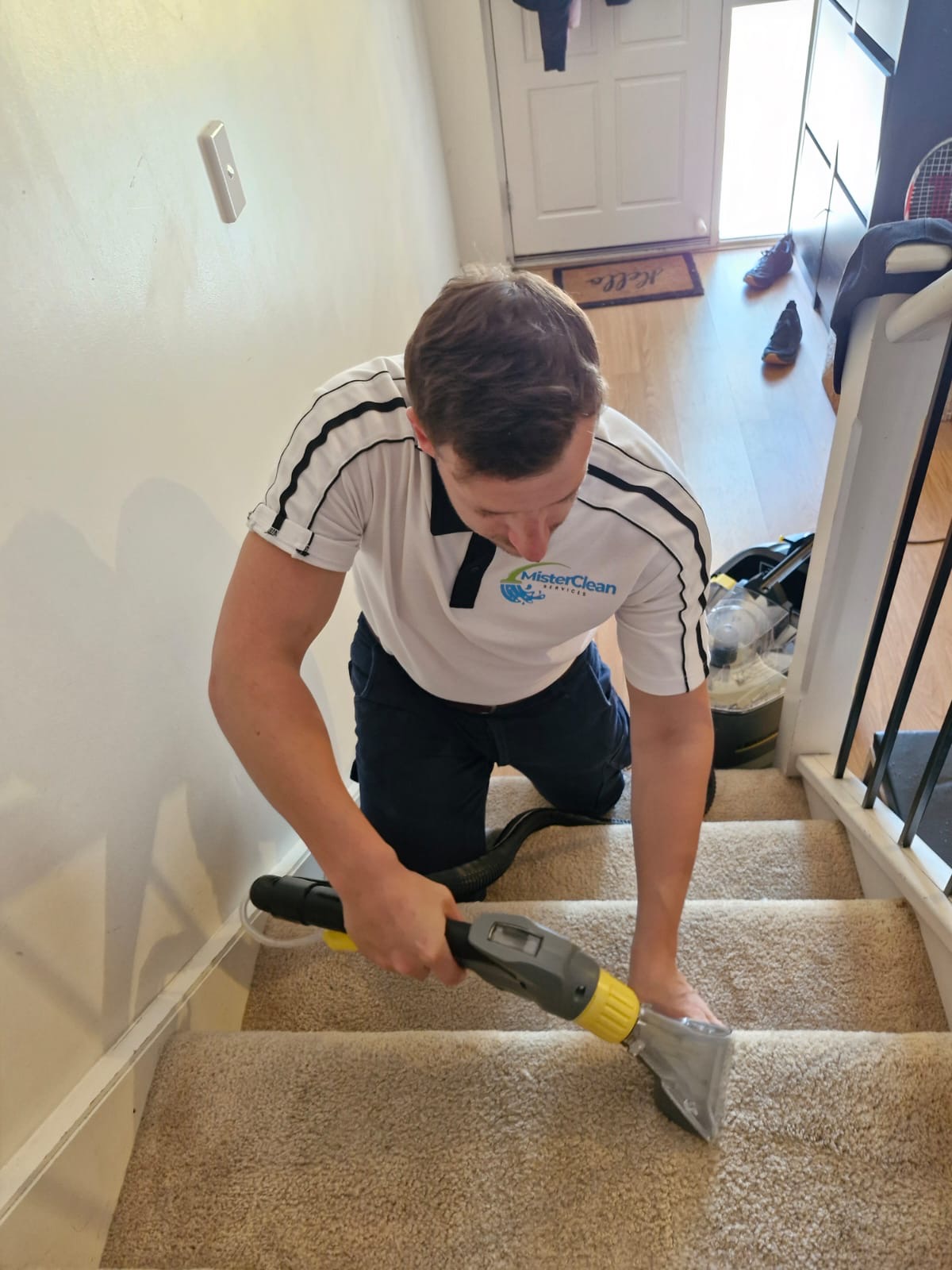 MisterClean manager extracting dirt from carpeted stairs